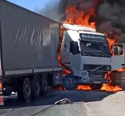Gaziantep’te seyir halindeki tır alev aldı
