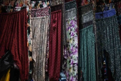 Gaziantep&rsquo;te sıcak havalar şalvara ilgiyi artırdı
