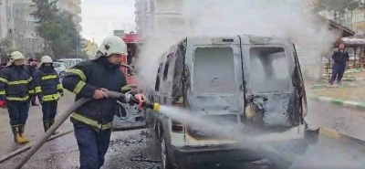 Gaziantep&rsquo;te ticari ara&ccedil; alev alev yandı