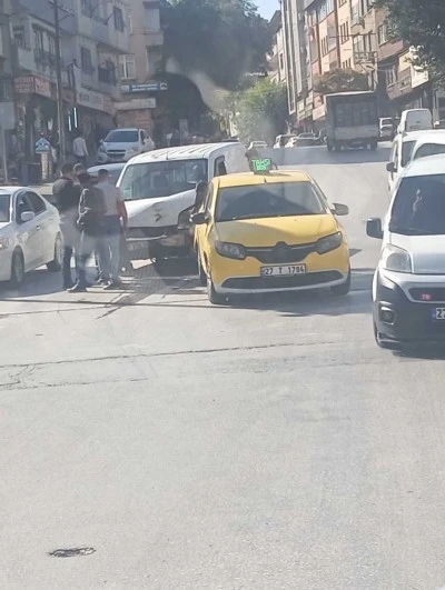 Gaziantep’te Ticari Taksi Kaza Yaptı