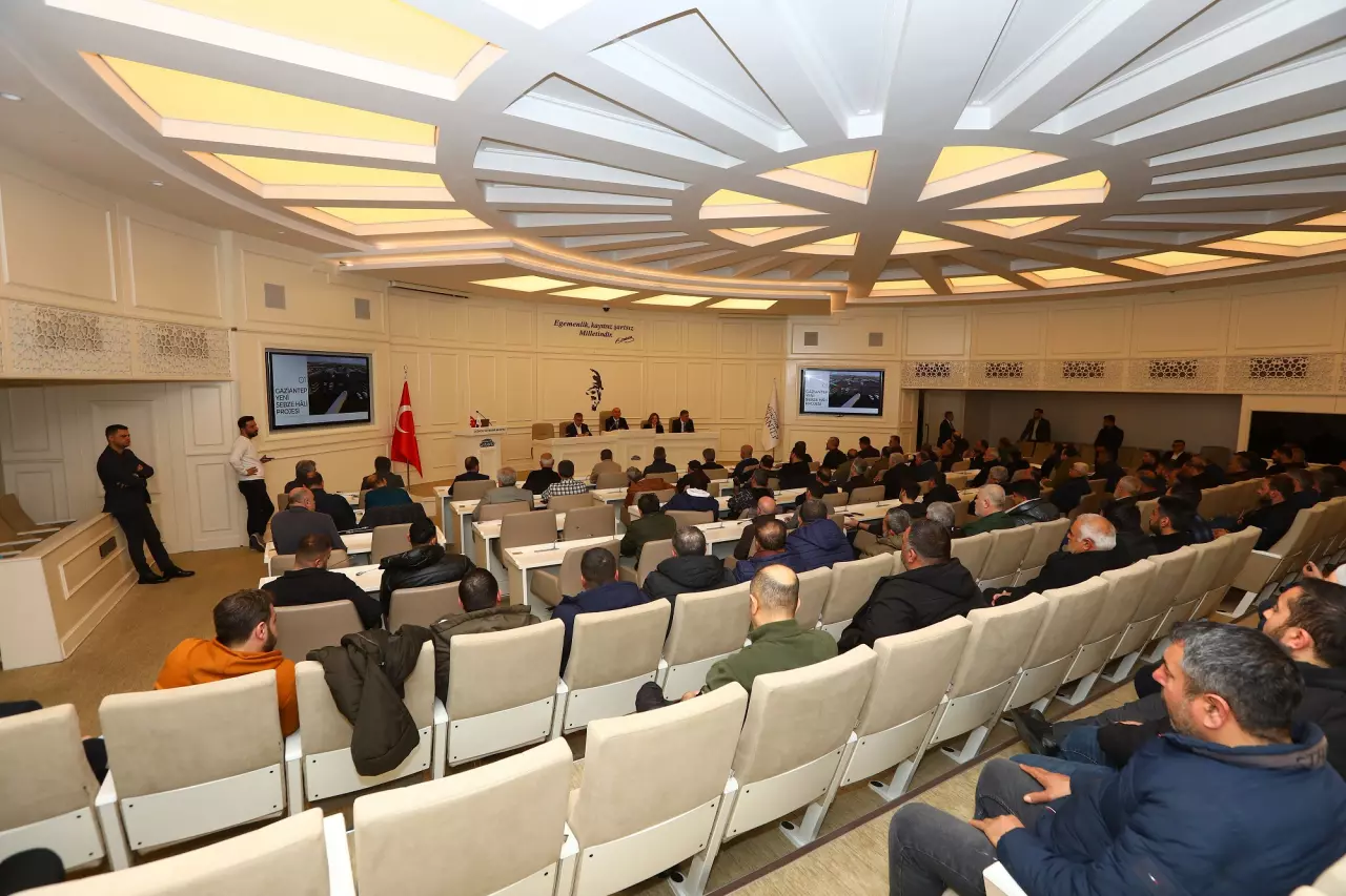 Gaziantep'te yeni sebze hali i&ccedil;in esnafla istişare: Yol haritası masaya yatırıldı