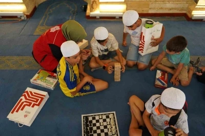 Gaziantep Vakıflar Bölge Müdürlüğü’nden Kur’an kursu öğrencilerine hediye
