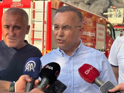 Gaziantep Valisi Çeber: &quot;Yangını başka bir fabrikaya sirayet etmeden söndürmeye gayret ediyoruz&quot;

