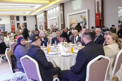 Gaziler ve şehit aileleri onuruna yemek
