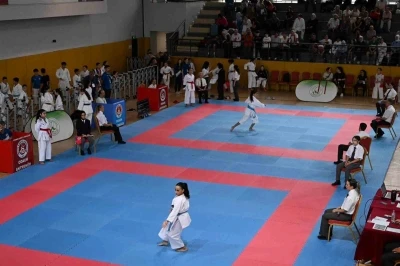Gaziosmanpaşa’da &quot;Başkanlık Kupası Açık Karate&quot; ile &quot;Masa Tenisi&quot; turnuva heyecanı
