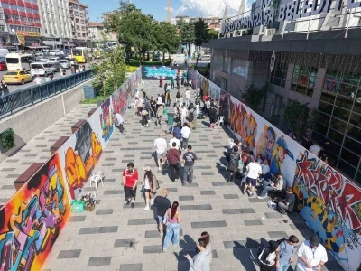 Gaziosmanpaşa&rsquo;da "Sokak Stili Graffiti Festivali" renkli g&ouml;r&uuml;nt&uuml;lere sahne oldu
