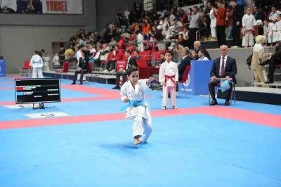 Gaziosmanpaşalı Kaan Ayaz&rsquo;dan 7 yaşında &ccedil;ifte şampiyonluk
