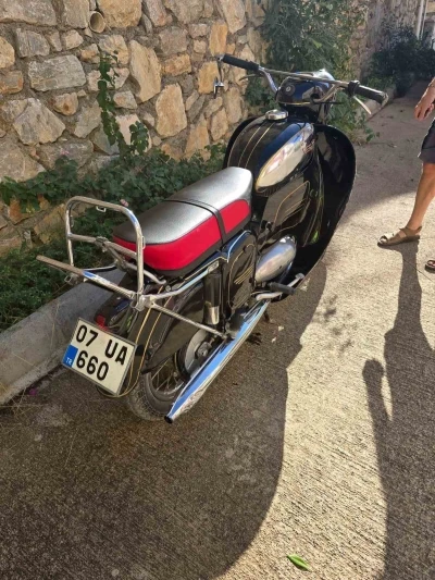 Gazipaşa’da mıcırda kayan motosiklet devrildi: 2 yaralı
