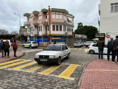 Gazipaşa&lsquo;da otomobil ile motosiklet &ccedil;arpıştı: 2 yaralı
