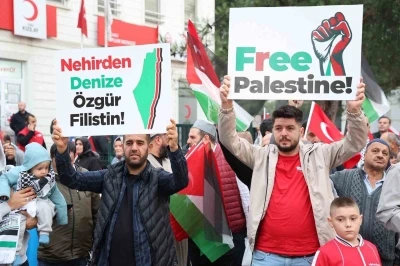 Gebze’de binlerce kişi Gazze için yürüdü
