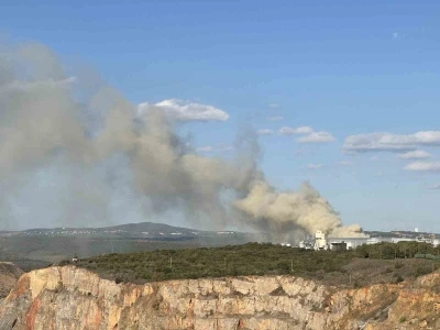 Gebze’de fabrika bahçesinde korkutan yangın
