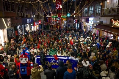 Gebze&rsquo;de Ramazan ayı fener alayı y&uuml;r&uuml;y&uuml;ş&uuml;yle karşılandı
