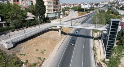 Gebze’de üst geçit asansörü bakıma alındı
