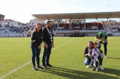 Gebzespor bilet gelirlerini DMD hastası Uras’a bağışladı
