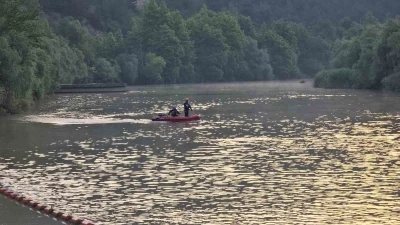 Gece boyu arandı, g&uuml;n ağarınca botlarla arama &ccedil;alışmaları yeniden başladı
