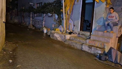 Gece yarısı patlayan su borusu paniğe neden oldu

