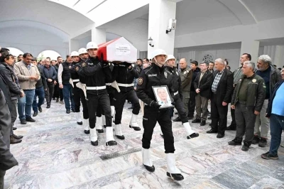 Ge&ccedil;irdiği rahatsızlık sonucu vefat eden polis memuru son yolculuğuna uğurlandı
