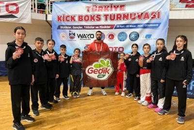 Gedik Pili&ccedil;&rsquo;in desteğiyle gelen b&uuml;y&uuml;k başarı: T&uuml;rkiye Kickboks Şampiyonası 10 madalya
