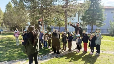 Gediz&rsquo;de minik eller tohum dikti
