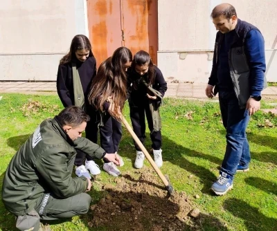 Gediz&rsquo;de &ouml;ğrencilerden doğaya anlamlı dokunuş
