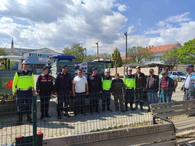 Gediz&rsquo;de Trafik Haftası kapsamında bilgilendirme faaliyeti d&uuml;zenlendi
