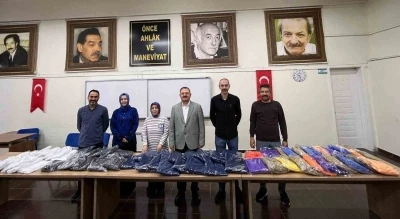 Gediz Halk Eğitim’de üretilen kışlıklar ihtiyaç sahiplerine ulaştırılacak
