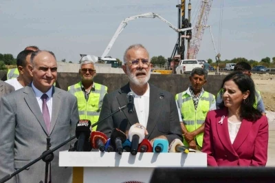 Gediz Köprülü Kavşağı’nda çalışmalar hızla sürüyor
