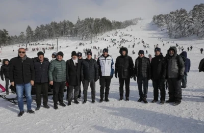 Gediz Murat Dağı Termal Kayak Merkezi&rsquo;nde kar ve kayak keyfi
