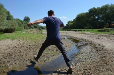 Gediz Nehri’nde alarm
