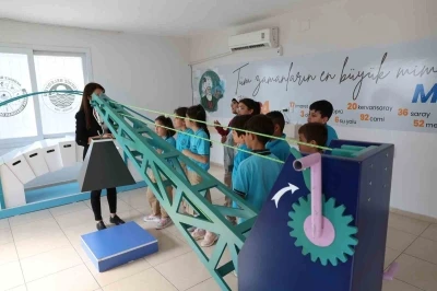 Geleceğin bilim insanları Akdeniz Belediyesinde yetişiyor
