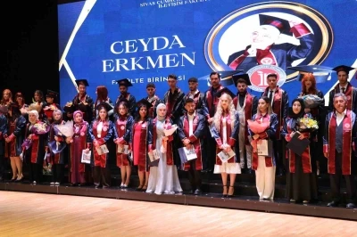 Geleceğin iletişimcileri mezuniyet heyecanı yaşadı
