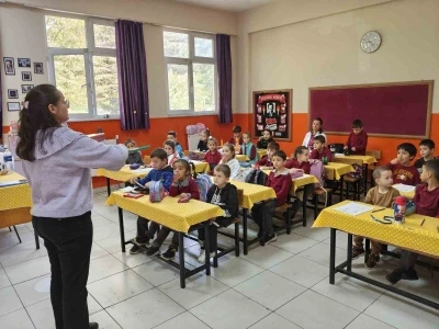 Geleceğin sağlıklı nesilleri i&ccedil;in okullarda eğitim

