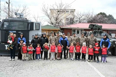 Geleceğin teminatı &ccedil;ocuklar polislik mesleğini tanıdı
