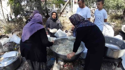 Geleneksel Hacet Bayramı’nda dağıtılan yemek için 150 kilo pirinç ve 200 kilo et kullanıldı

