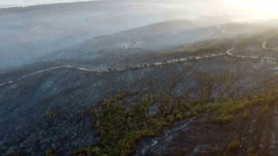 Gelibolu’da büyük ölçüde kontrol altına alınan orman yangınında yanan yerler dronla görüntülendi
