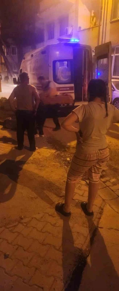Gelibolu&rsquo;da d&ouml;rd&uuml;nc&uuml; kattan d&uuml;şen kişi ağır yaralandı
