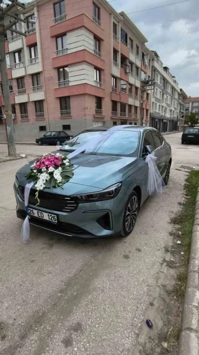 Gelin arabası yapılan Togg ilgi odağı oldu
