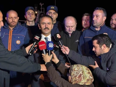 Gemiden tahliye edilen 25 personel tedbiren hastaneye götürüldü
