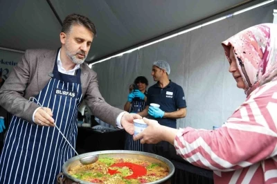 Gemlik&rsquo;te aşureler Biba ve Varank&rsquo;tan
