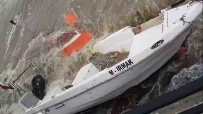 Gemlik ve Kumla&rsquo;yı lodos vurdu, &ccedil;ok sayıda tekne battı
