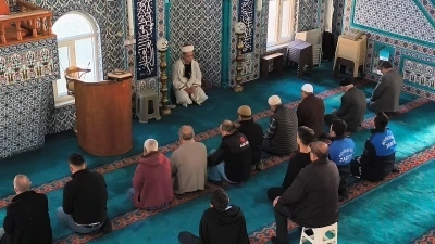 Gen&ccedil; hafızlar Ramazan&rsquo;da camilerde mukabele okuyor
