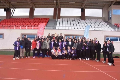 Gen&ccedil; Kızlar Kriket&rsquo;te şampiyon Spor Lisesi oldu
