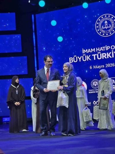 Gen&ccedil; Nida Kur&rsquo;an-ı Kerim&rsquo;i G&uuml;zel Okuma T&uuml;rkiye Finalleri Yarışmasında T&uuml;rkiye 1.&rsquo;si oldu
