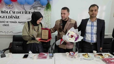 Gen&ccedil; tasarımcılar usta isimle bir araya geldi
