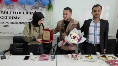 Gen&ccedil; tasarımcılar usta isimle bir araya geldi