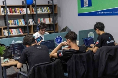 Gen&ccedil; yazılımcılar, teknoloji maratonunda buluştu
