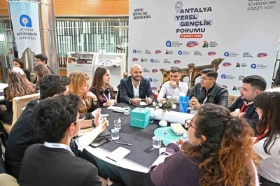 Gen&ccedil;ler &lsquo;Antalya Yerel Gen&ccedil;lik Forumu&rsquo;nda buluştu
