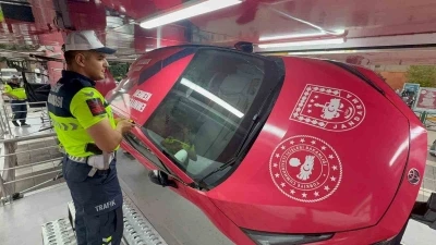 Gen&ccedil;ler emniyet kemerinin &ouml;nemini atılan takla sonrası anladı
