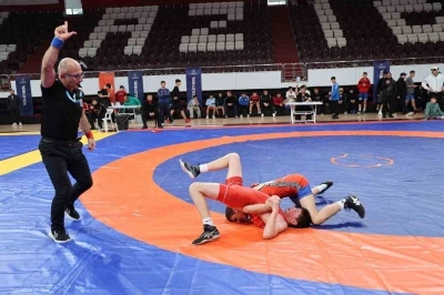 Gen&ccedil;ler G&uuml;reş M&uuml;sabakaları Elazığ&rsquo;da s&uuml;r&uuml;yor
