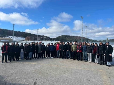 Gen&ccedil;ler g&uuml;zel bir g&uuml;n ge&ccedil;irdi
